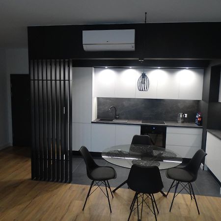 Black&White Apartment Bis - Male Garbary 8 Poznań Extérieur photo