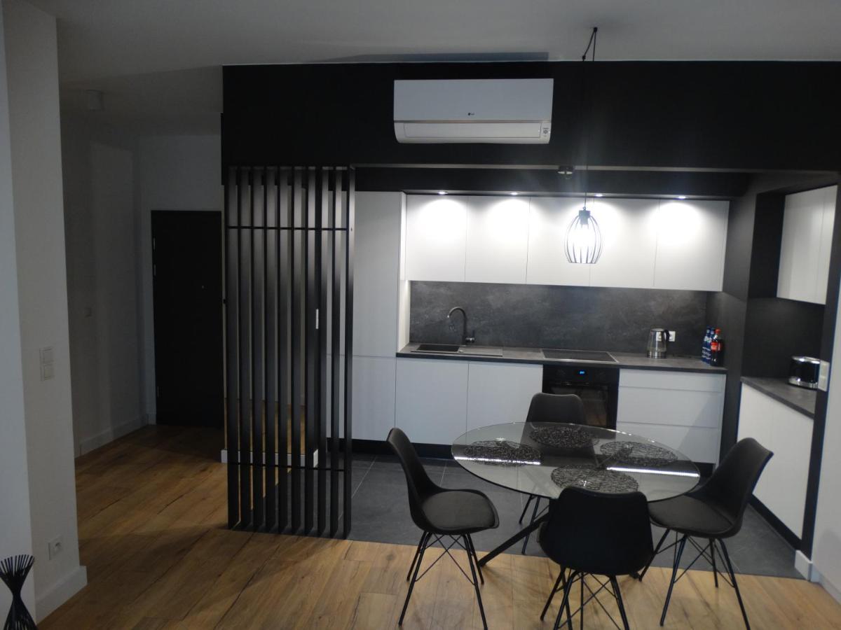 Black&White Apartment Bis - Male Garbary 8 Poznań Extérieur photo