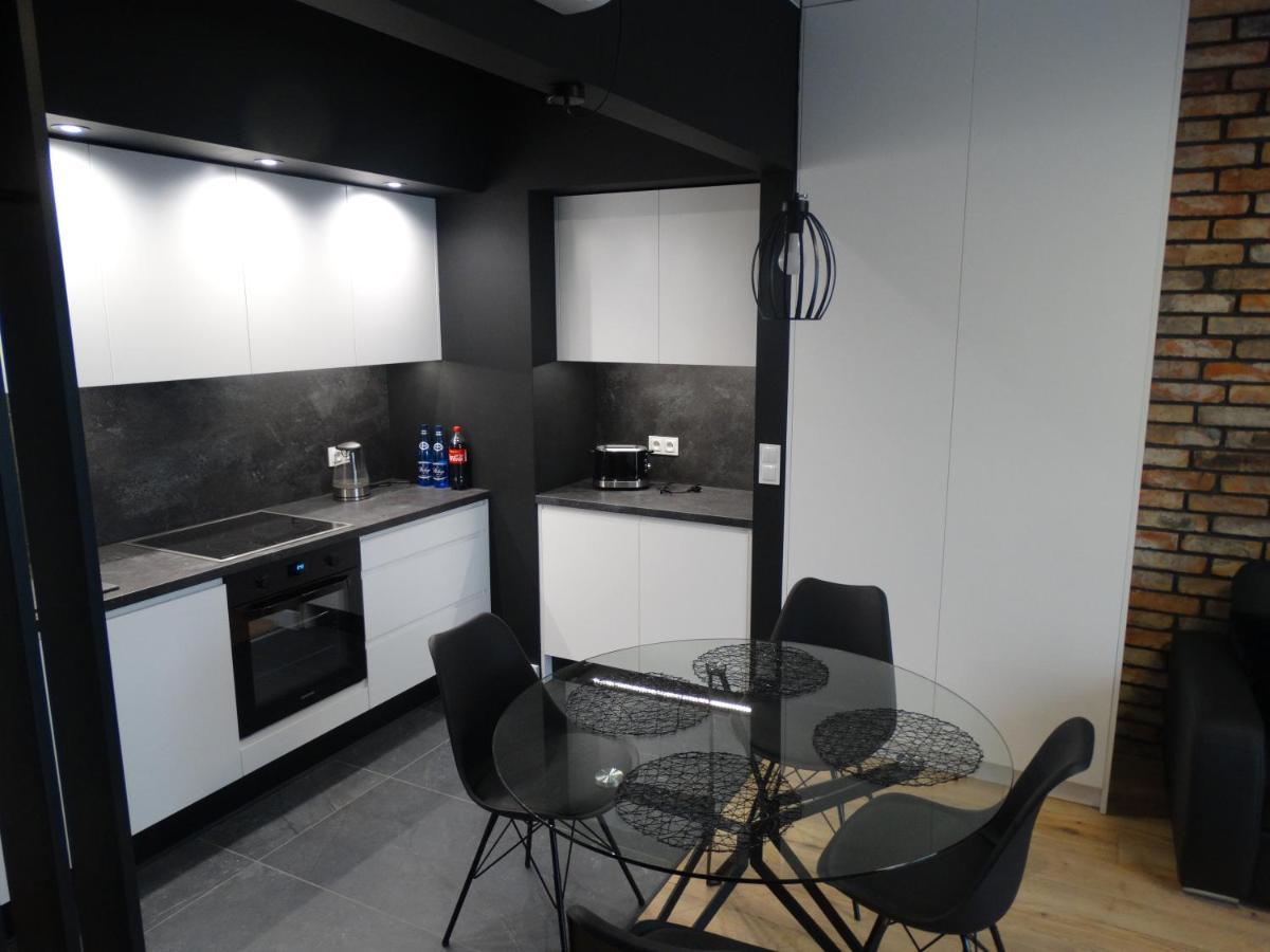 Black&White Apartment Bis - Male Garbary 8 Poznań Extérieur photo
